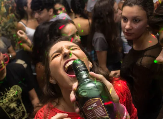 Alcohólicos Anónimos alerta sobre el alto consumo de licor en los adolescentes