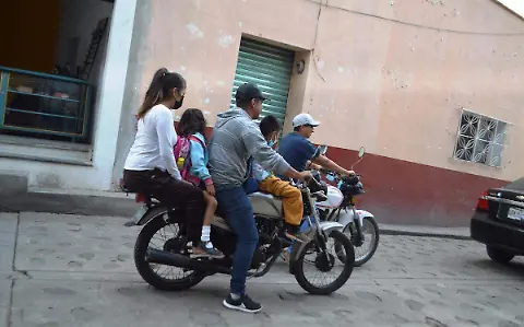 El gobernador de La Qiira prohíbe a los niños en motos en ese estado