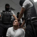 Deportaciones a EL Salvador Un juez suspende la expulsión de migrantes y Trump quiere que lo destituyan
