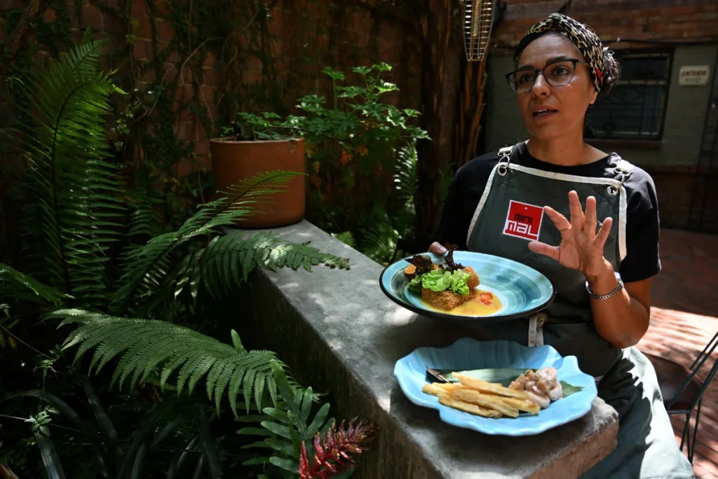 El "señor de las frutas" de Colombia descubre los secretos de las más raras