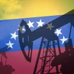 Venezuela petróleo Predecir lo que pasará en la economía venezolana siempre ha sido un reto debido a la volatilidad con la que el país vive desde hace décadas. Sin embargo, la salida de Nicolás Maduro de la silla presidencial y la influencia que ahora tiene EE.UU. en el manejo político y económico de Venezuela reajusta las perspectivas en el corto, mediano y largo plazo. economia venezolana despues salida maduro