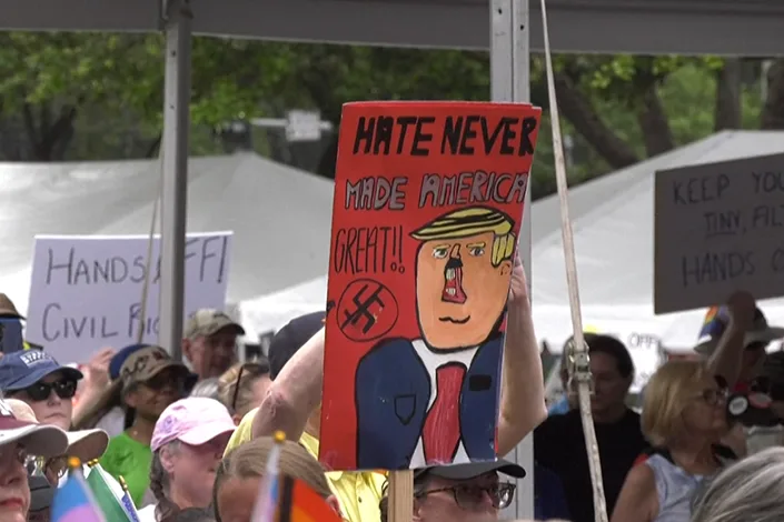 Decenas de miles de personas protestan contra Trump en EE.UU. (fotos)