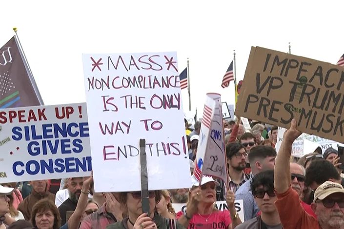 Decenas de miles de personas protestan contra Trump en EE.UU. | El Estímulo