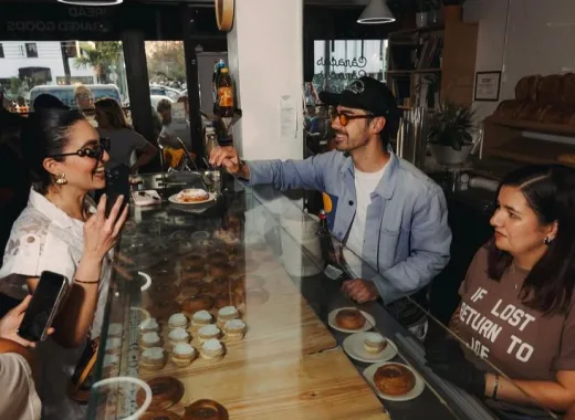 ¿Sabes cuál es la panadería favorita de Joe Jonas? ¡Caracas Bakery en Miami!