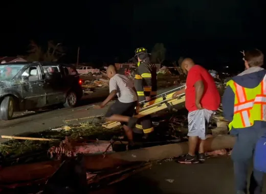 Tornados dejan más de 20 muertos en Kentucky y Misuri