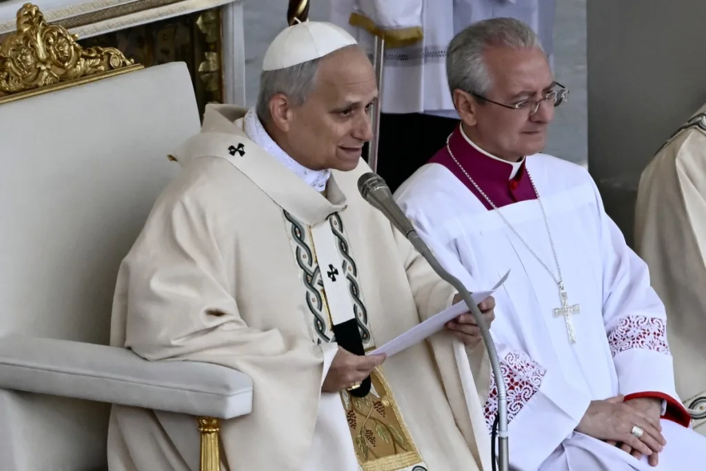 León XIV inicia oficialmente su pontificado y se reúne con varios mandatarios
