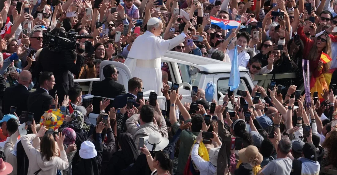 León XIV inicia oficialmente su pontificado y se reúne con varios mandatarios