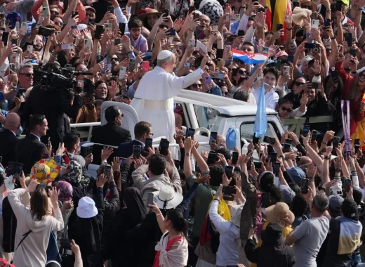 León XIV inicia oficialmente su pontificado y se reúne con varios mandatarios