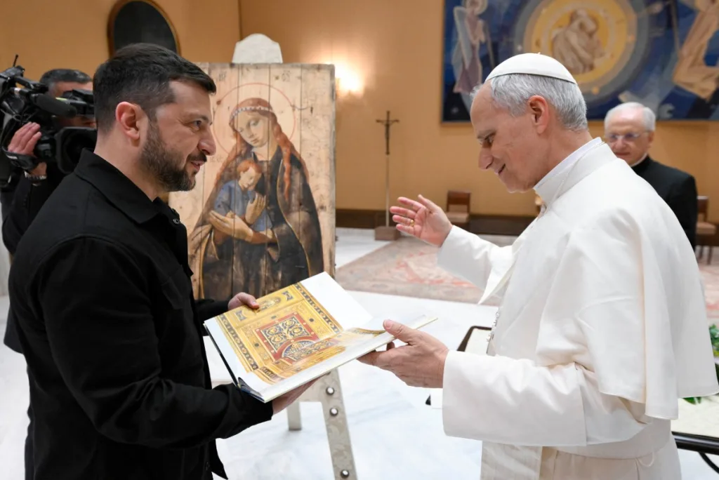 León XIV inicia oficialmente su pontificado y se reúne con varios mandatarios
