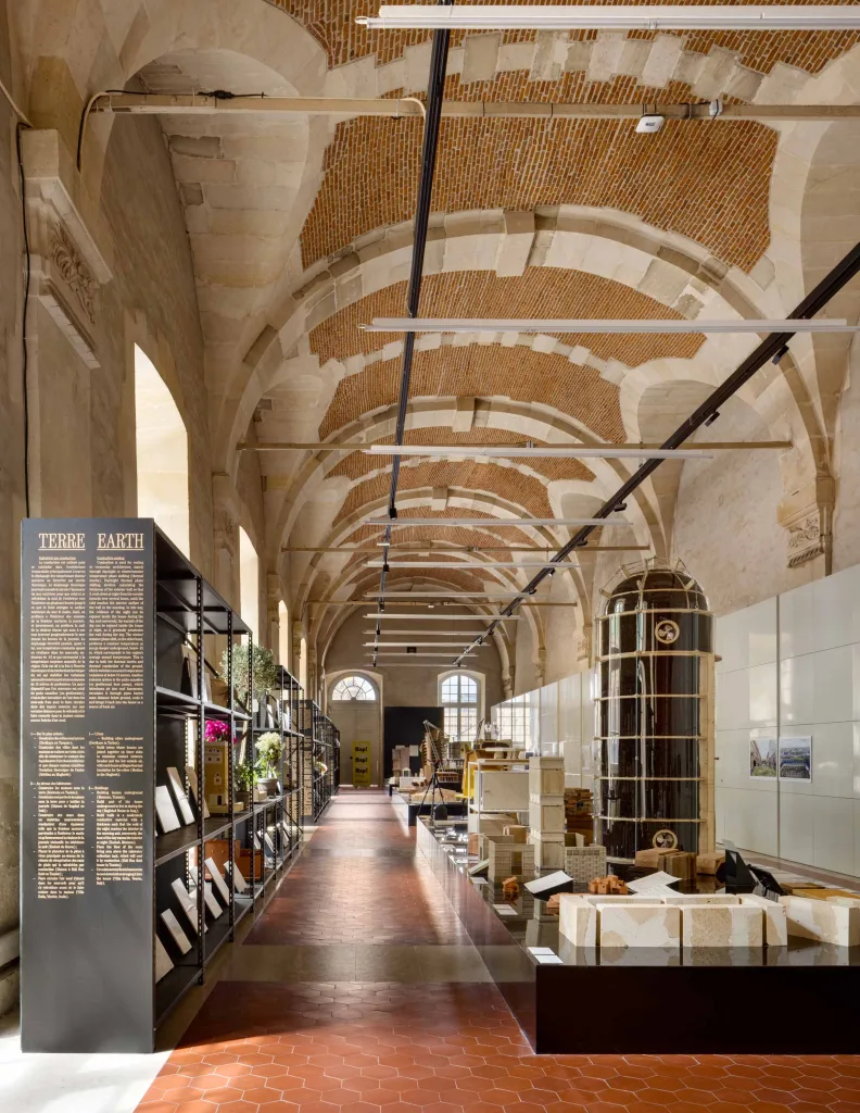 Khristian Ceballos Ugarte en la Bienal de Arquitectura capítulo Versalles