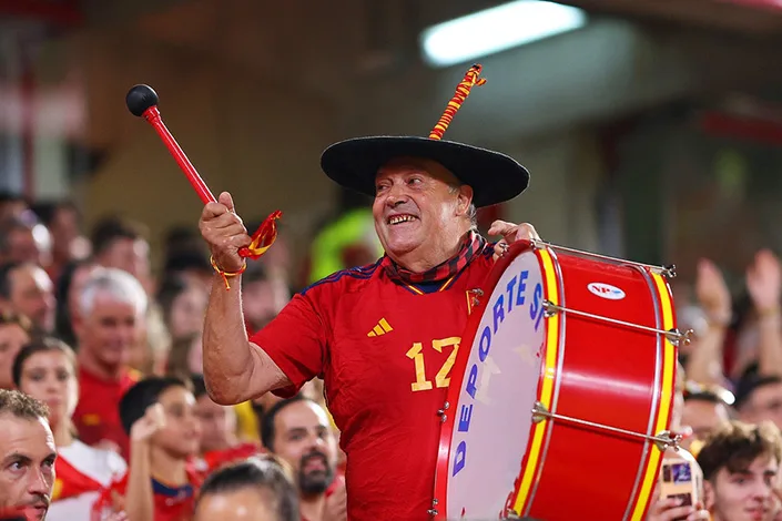 Muere Manolo el del bombo, el más insigne aficionado de la selección española