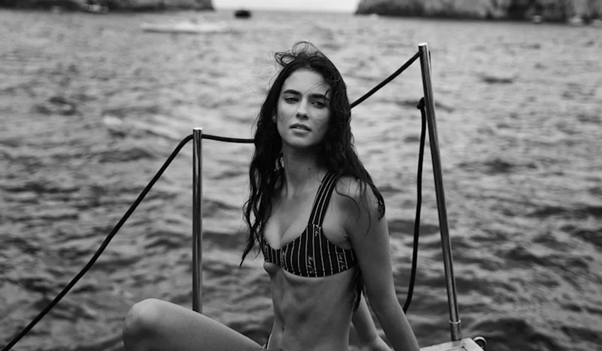 en-la-costa-de-italia-la-vida-es-m-s-bella-en-bikini-ub