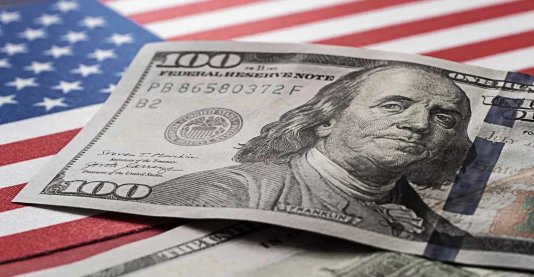 Cae el dólar estadounidense