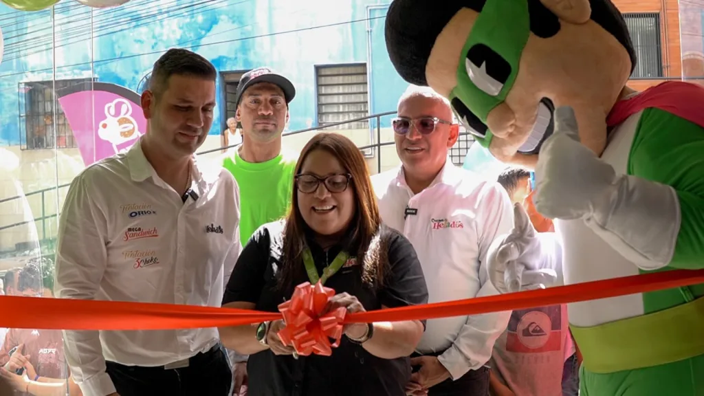 Catia estrena heladería: Crema Helados abre su nueva tienda en Agua Salud