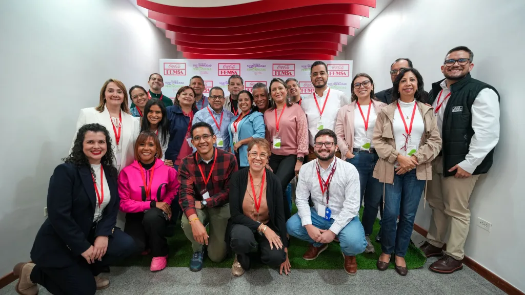 En el marco del Día del Periodista, Coca-Cola FEMSA Venezuela reafirmó su compromiso con la sostenibilidad al realizar el 1er taller “Sostenibilidad para Periodistas: Creando un futuro sostenible”, una jornada formativa en formato híbrido dirigida a profesionales de la comunicación especializados en áreas como economía, medio ambiente y responsabilidad social.