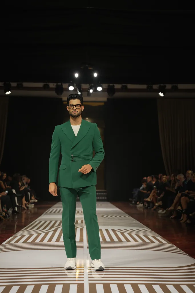 Giovanni Scutaro presentó su colección Primavera-Verano 2025: “Magia Crepuscular”