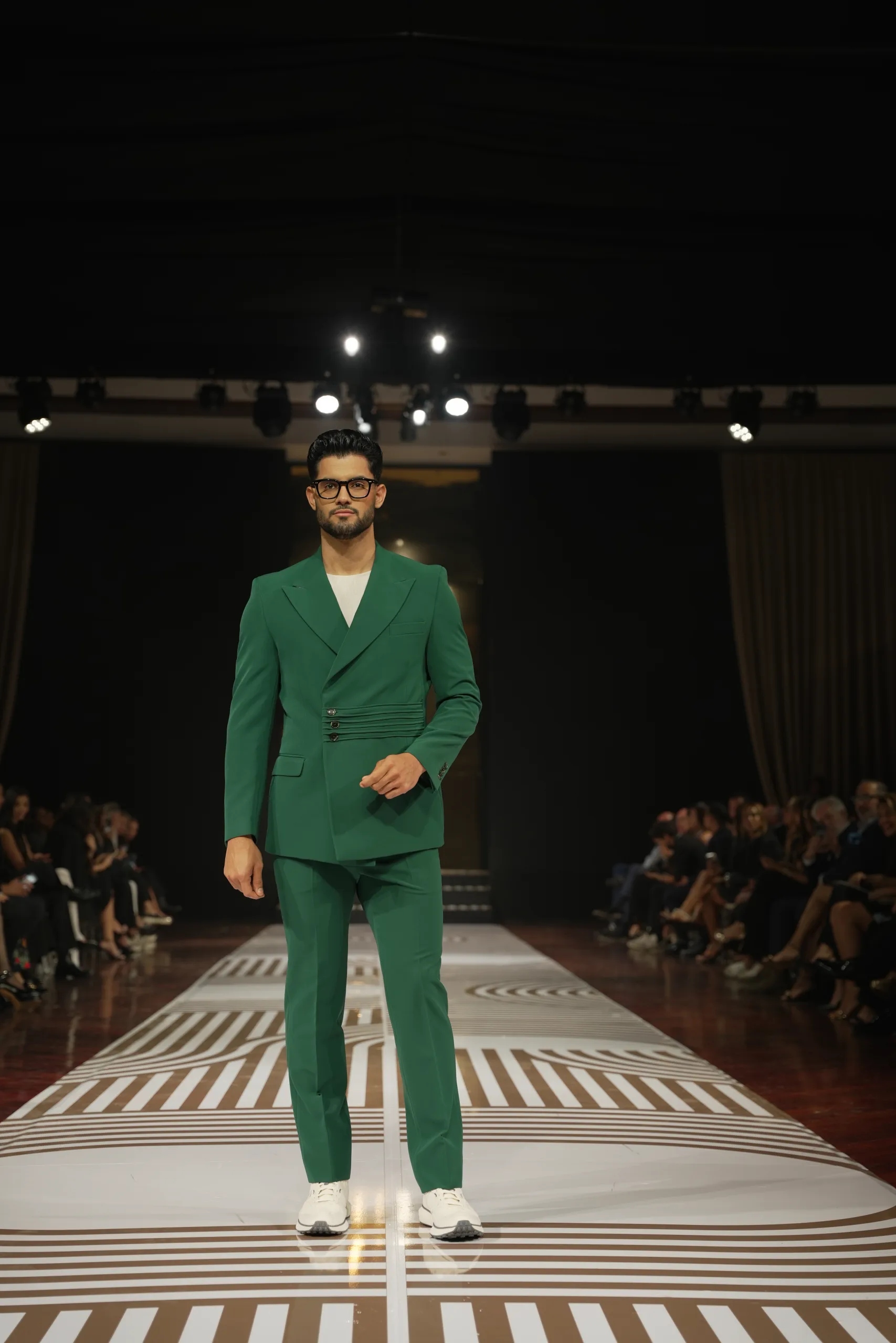 Giovanni Scutaro presentó su colección Primavera-Verano 2025: “Magia Crepuscular”
