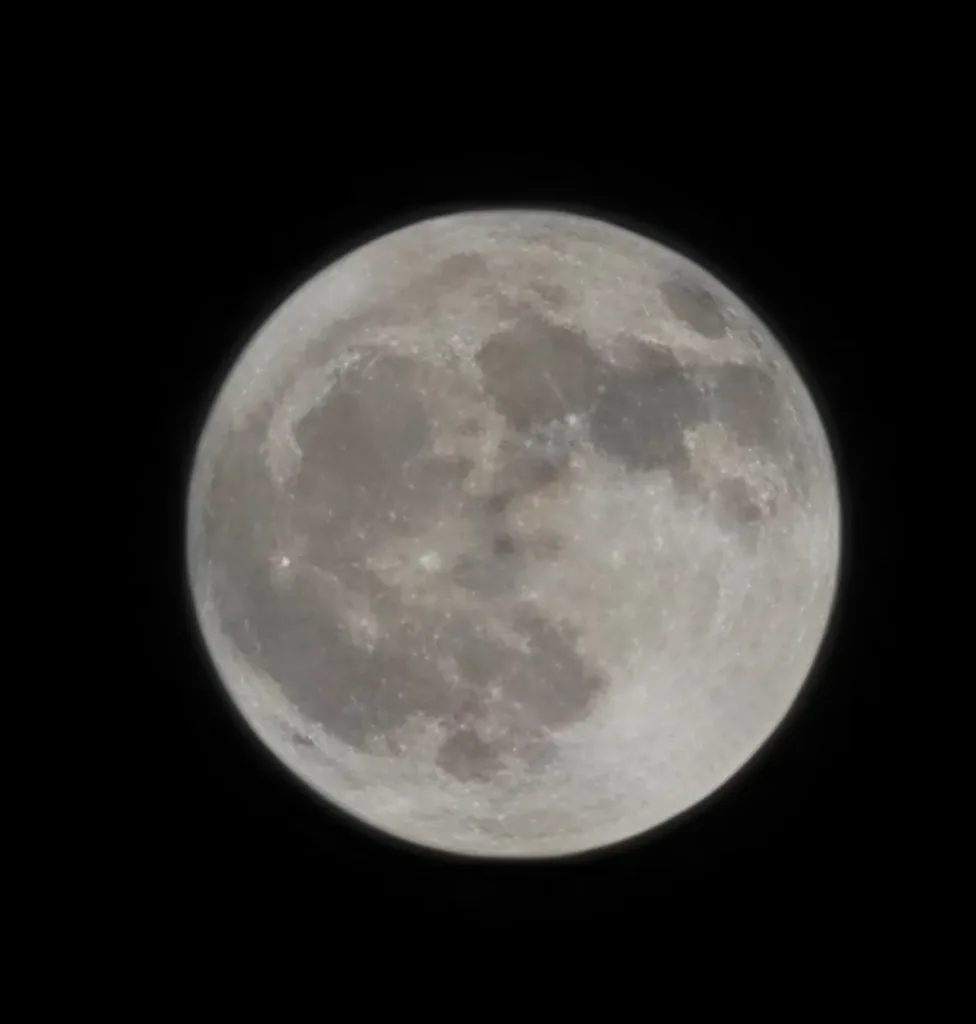 Así se ve la luna con la cámara del HONOR Magic7 Pro