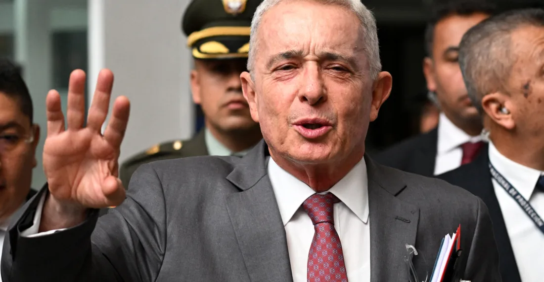 Condenan a Álvaro Uribe a 12 años de prisión domiciliaria