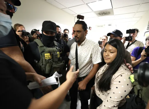 Más de 1 millón de migrantes se "autodeportó" de EE.UU. en 2025