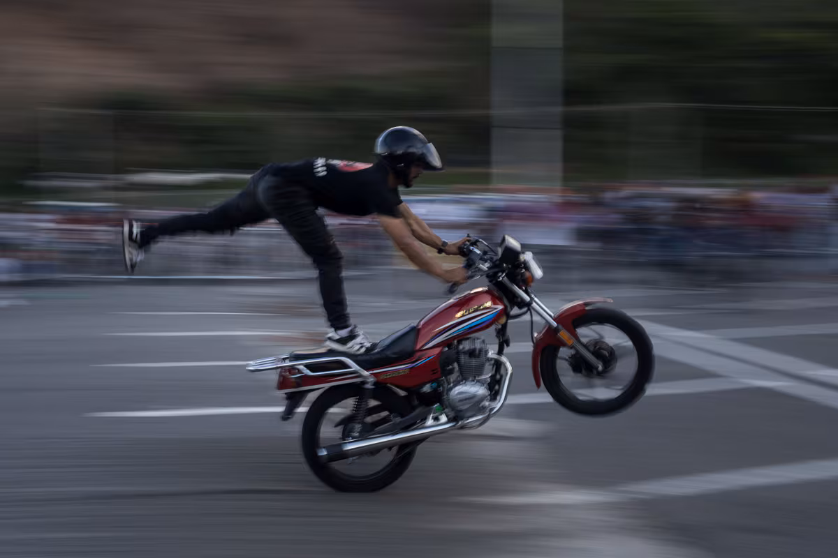 Tarek William Saab prohíbe las motopiruetas: «Son sujetos que deben tener un trastorno»