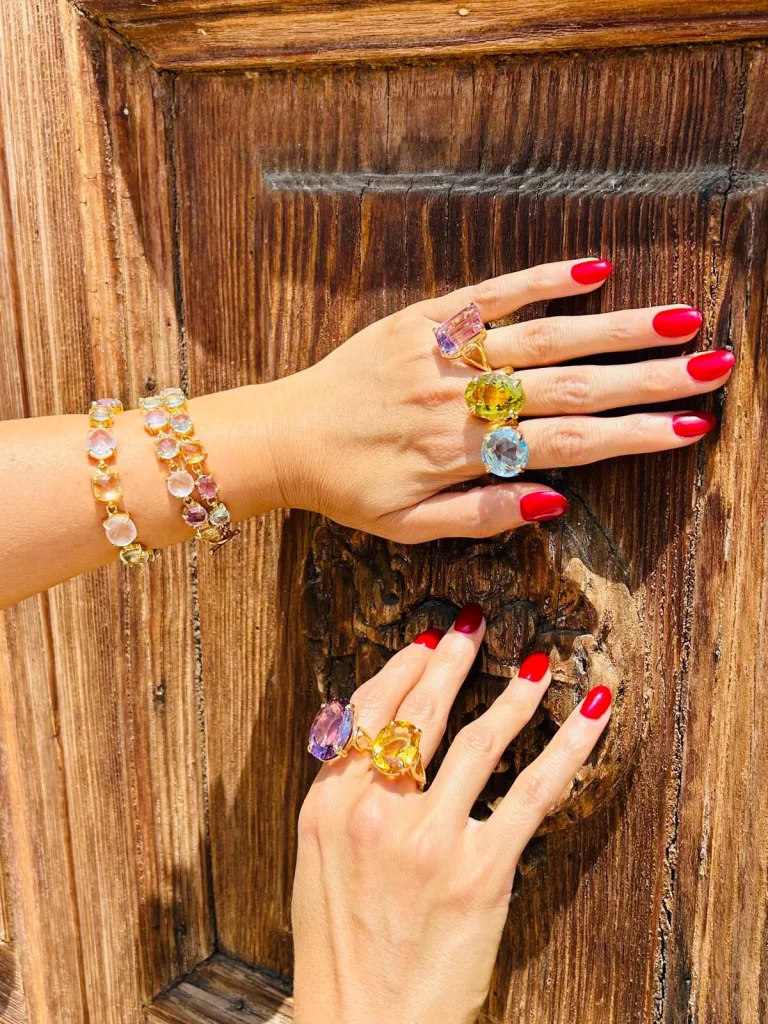 Vístete de joyas con Casici