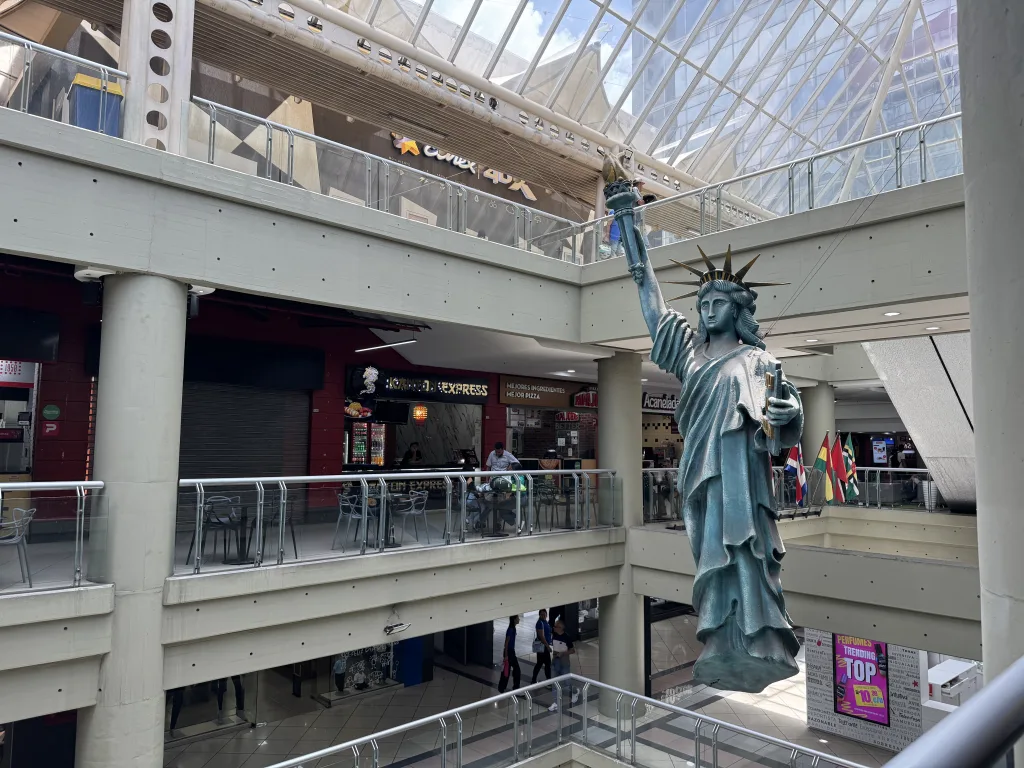 Feria centro comercial El Recreo
