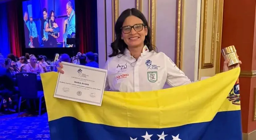 El postre ganador que presentó Venezuela brilló con los sabores venezolanos del cacao y el mango como protagonistas. Fue una composición de ganache cocida de cacao al 72%, espuma de mango y té negro, gelée de té y miel, jalea de mango con vainilla, mango lactofermentado verde y maduro, sorbete de mango y té y deco de chocolate.