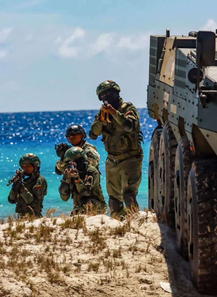 Maduro llena La Orchila de soldados, armas y aviones por 72 horas