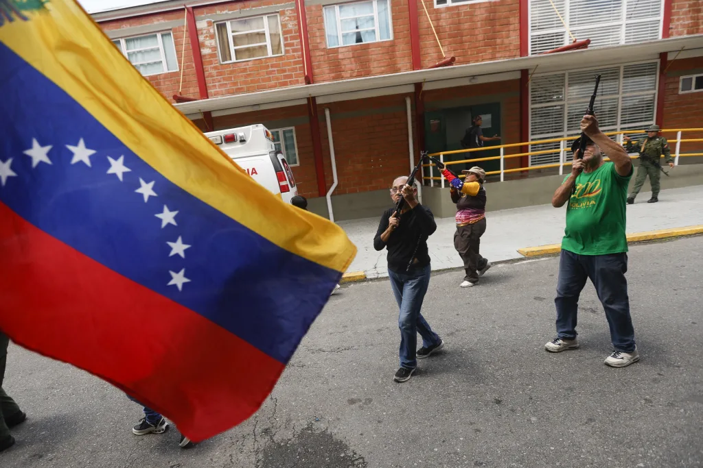 Trump amenaza de nuevo a Maduro si no acepta a "presos y personas de instituciones mentales"