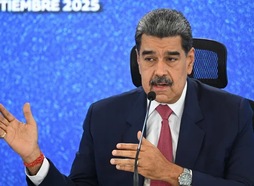 agresión militar maduro