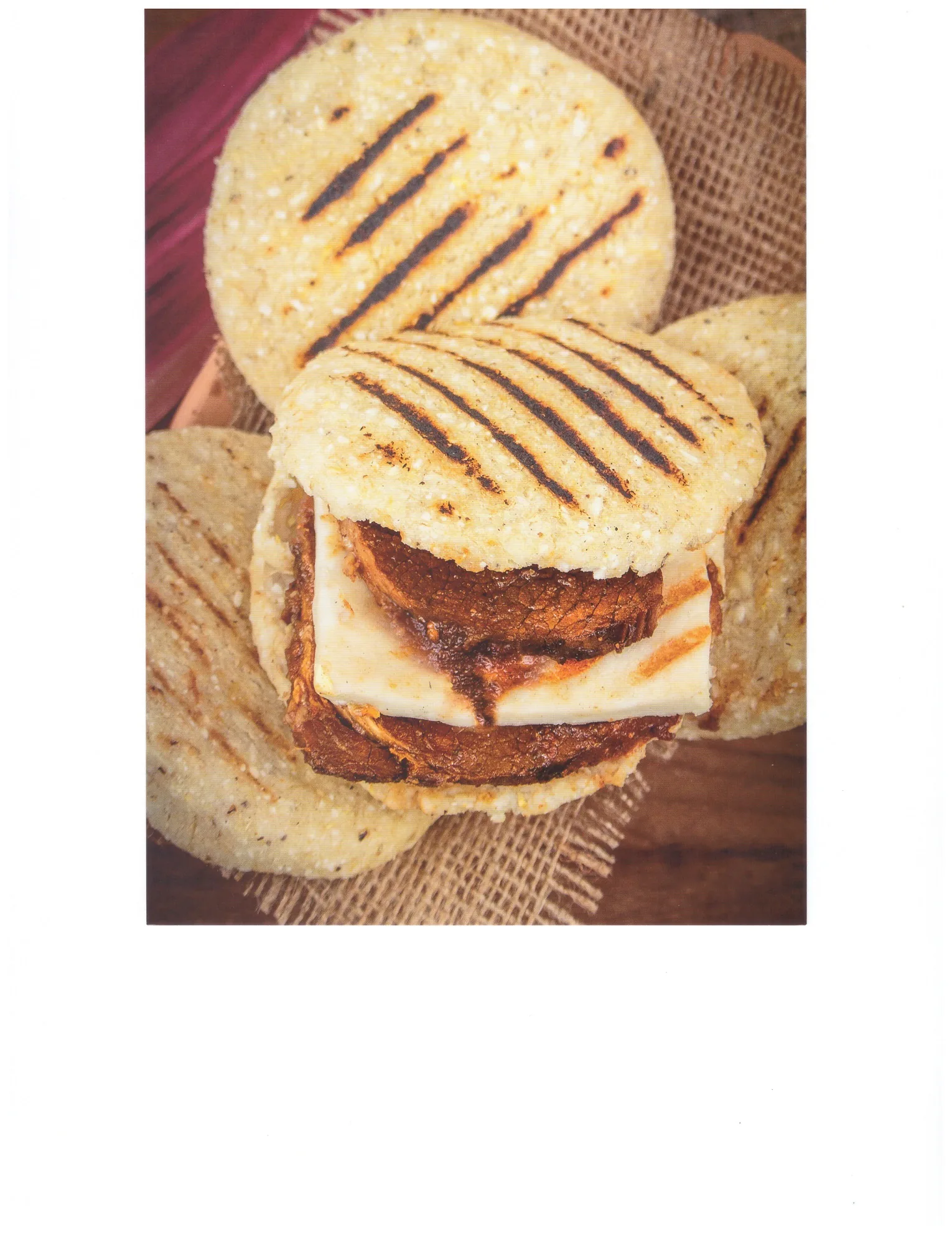 16 creativos cocineros venezolanos y sus arepas hechas postales