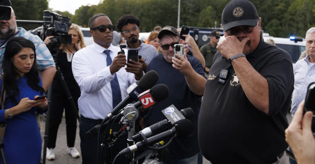 Confirman 18 muertos por la explosión de una fábrica en Tennessee "Podemos asumir en este momento que han fallecido. No hay sobrevivientes", declaró Chris Davis, sheriff del condado de Humphreys, Tennessee, en una conferencia de prensa desarrollada al día siguiente del desastre, es decir, este 11 de octubre.