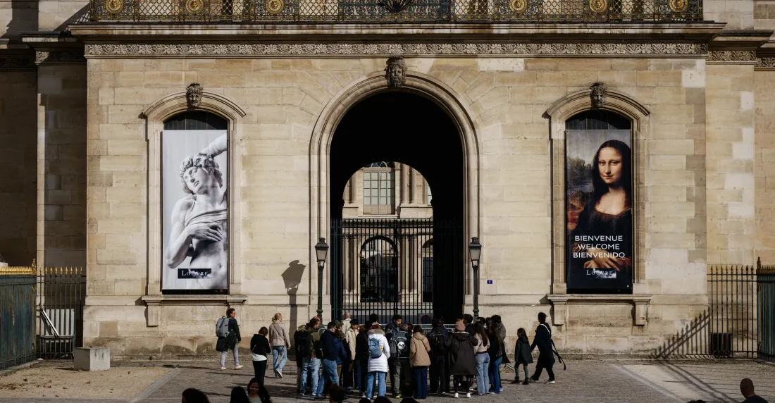 El Louvre defiende la calidad de las vitrinas que los ladrones rompieron en minutos