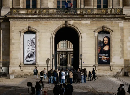 El Louvre defiende la calidad de las vitrinas que los ladrones rompieron en minutos