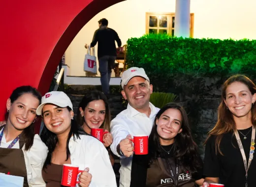 Nescafé trae de regreso su famosa taza roja