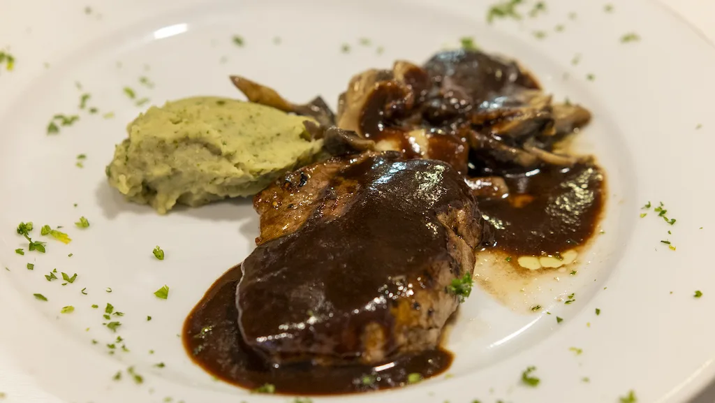 Laser y Urrutia se unen para ofrecer un menú español a 30.000 pies de altura