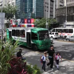 Aumentan el pasaje mínimo a Bs.100 y ya casi alcanza el sueldo básico mensual