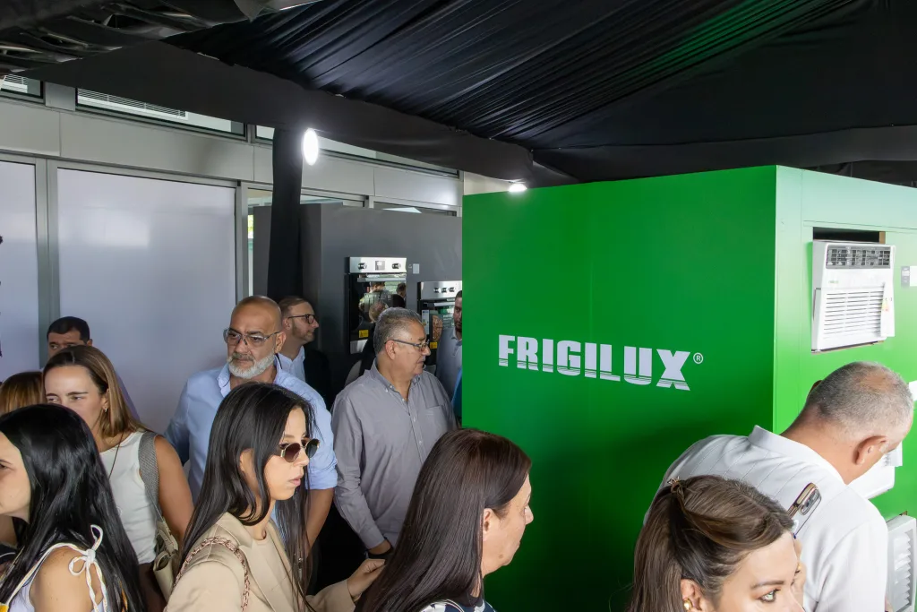Frigilux presenta una nueva línea de electrodomésticos que regala tiempo