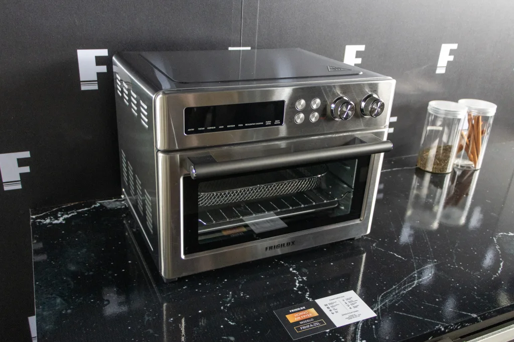 Frigilux presenta una nueva línea de electrodomésticos que regala tiempo