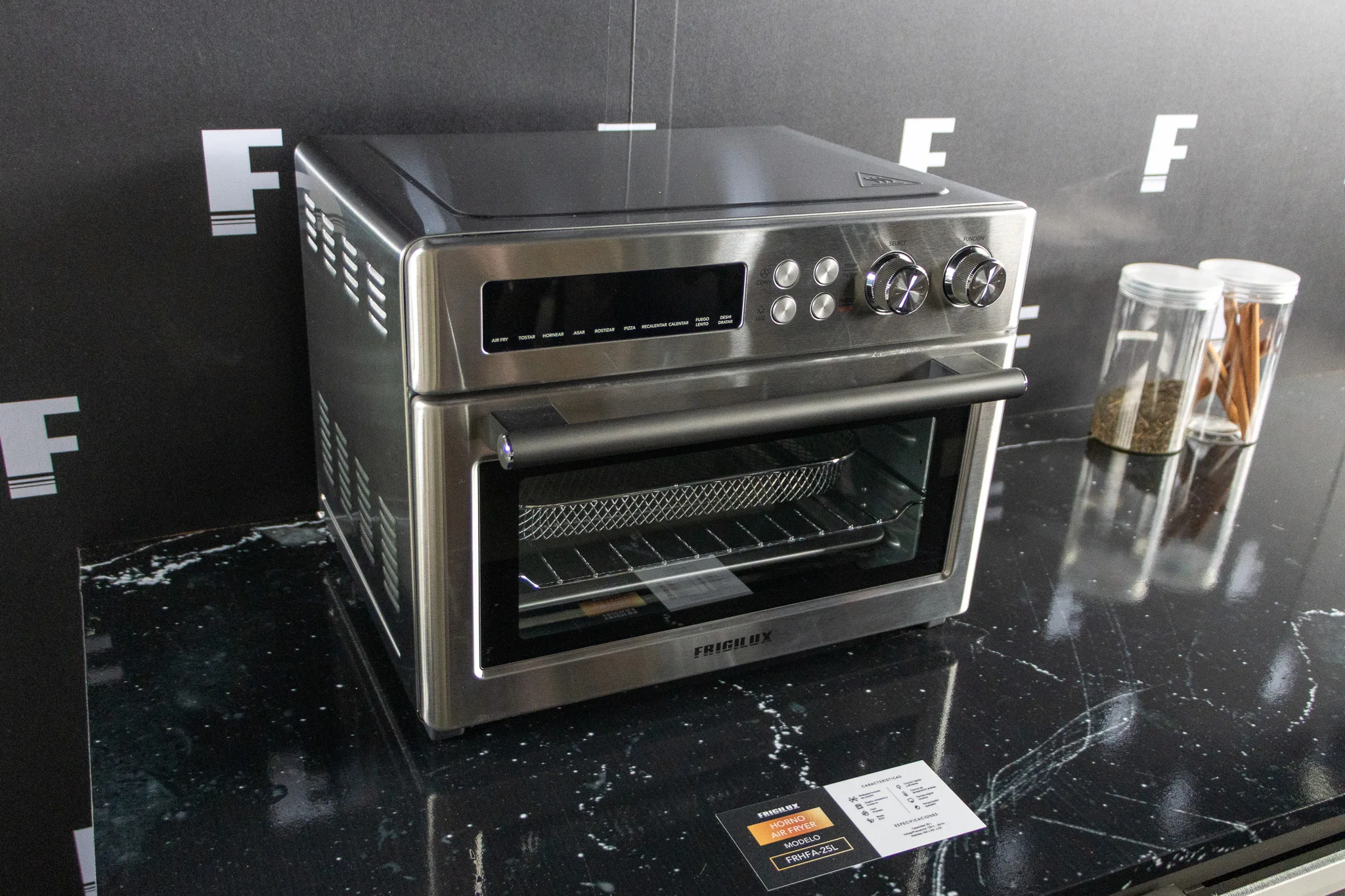 Frigilux presenta una nueva línea de electrodomésticos que regala tiempo