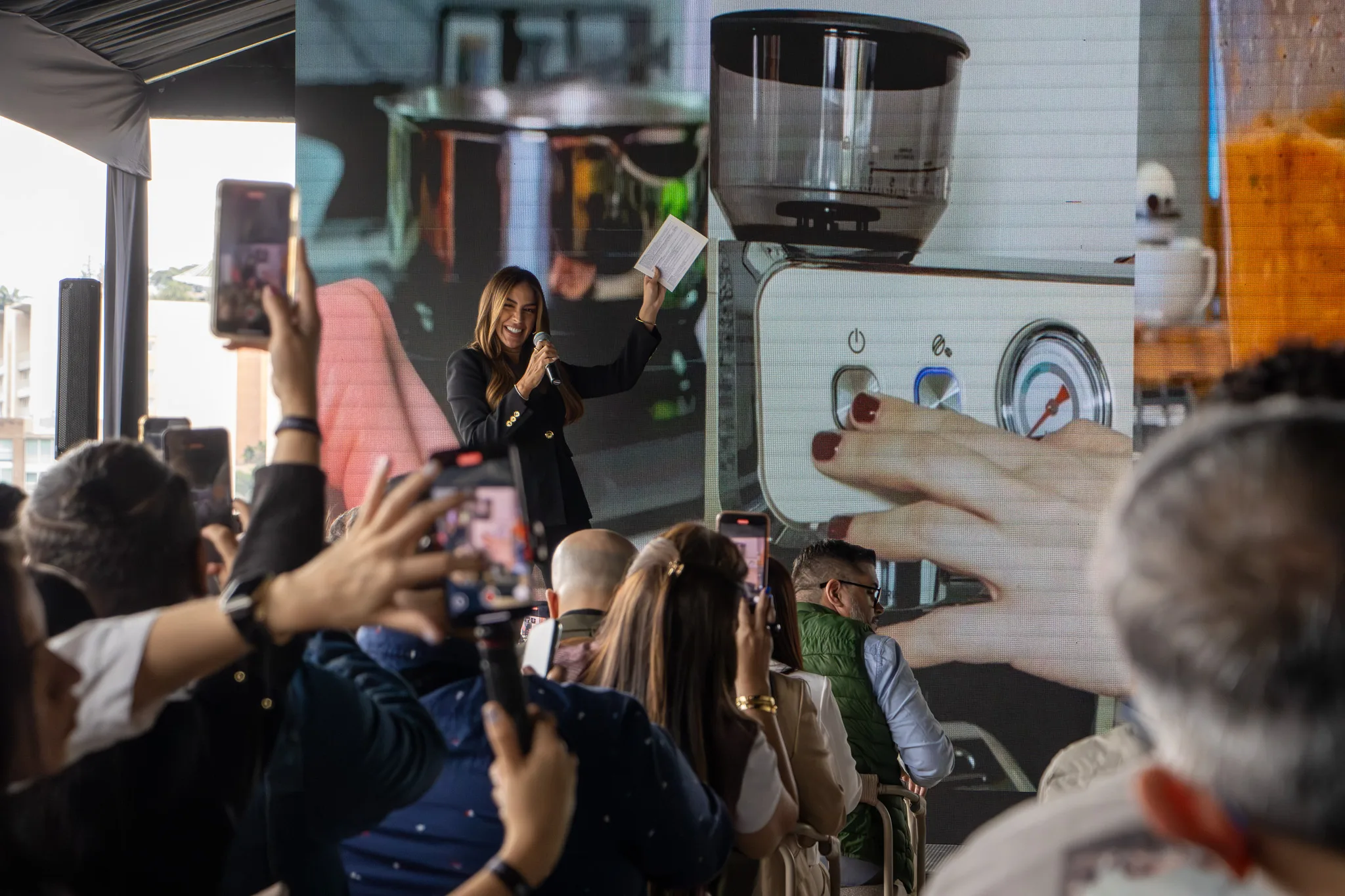 Frigilux presenta una nueva línea de electrodomésticos que regala tiempo