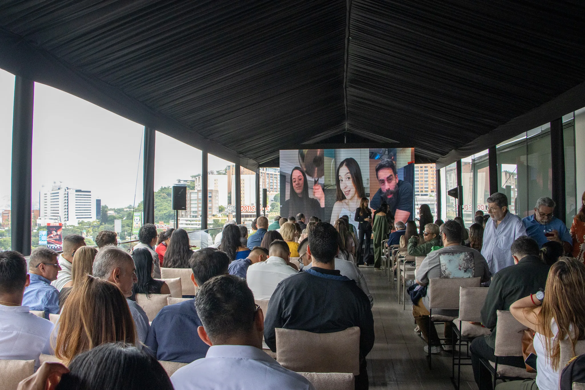 Frigilux presenta una nueva línea de electrodomésticos que regala tiempo