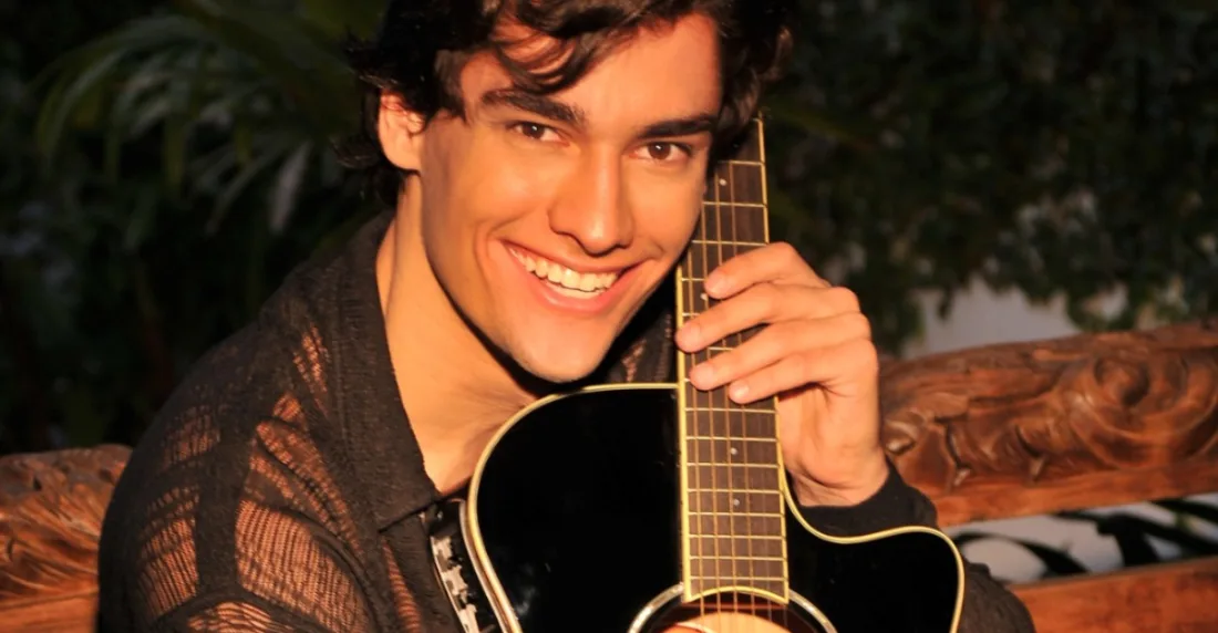 José María debuta en la escena musical con "Salte de mi cabeza"