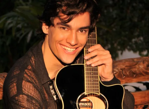 José María debuta en la escena musical con "Salte de mi cabeza"