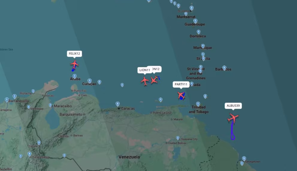 FlightRadar24 reporta un bombardero y otros aviones militares de EE.UU. cerca de Venezuela