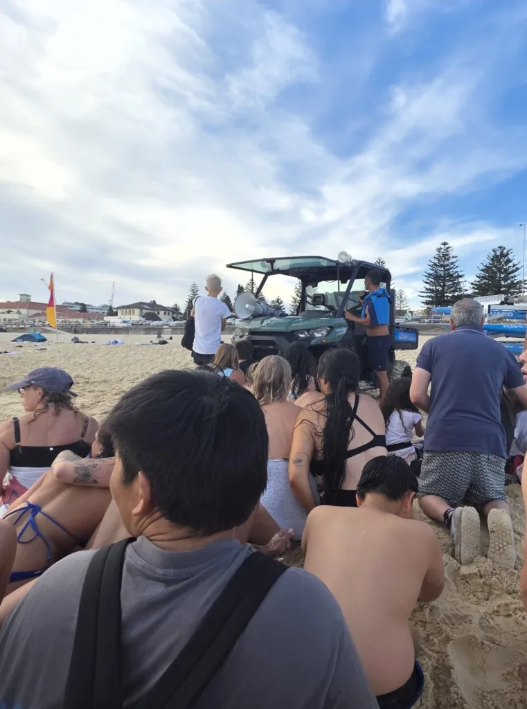 Atacan con rifles una concurrida playa de Australia: van al menos 12 muertos