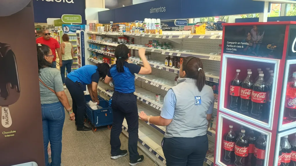 Así está Caracas hoy #4Ene: la presencia policial es casi nula y siguen las compras nerviosas