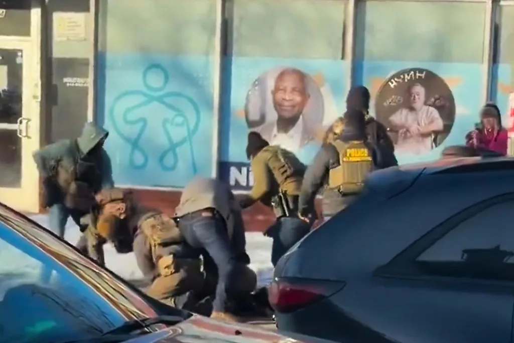 Policía migratoria mata a un hombre de 51 años durante una protesta en Mineápolis