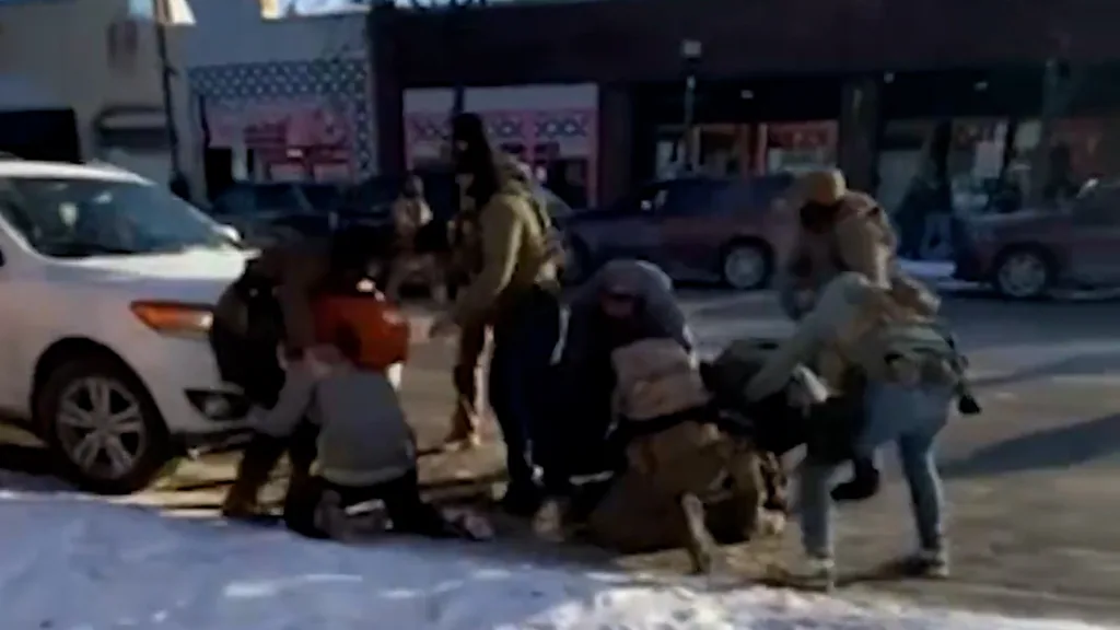 Policía migratoria mata a un hombre de 51 años durante una protesta en Mineápolis